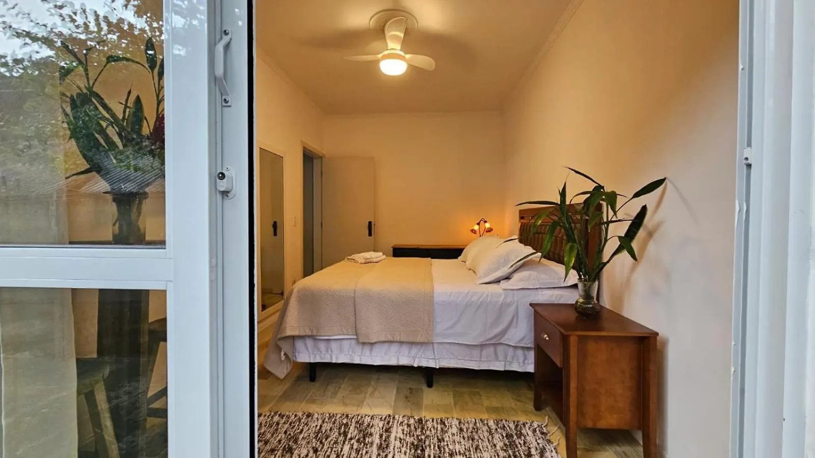 Quarto Pitangueiras Florianópolis